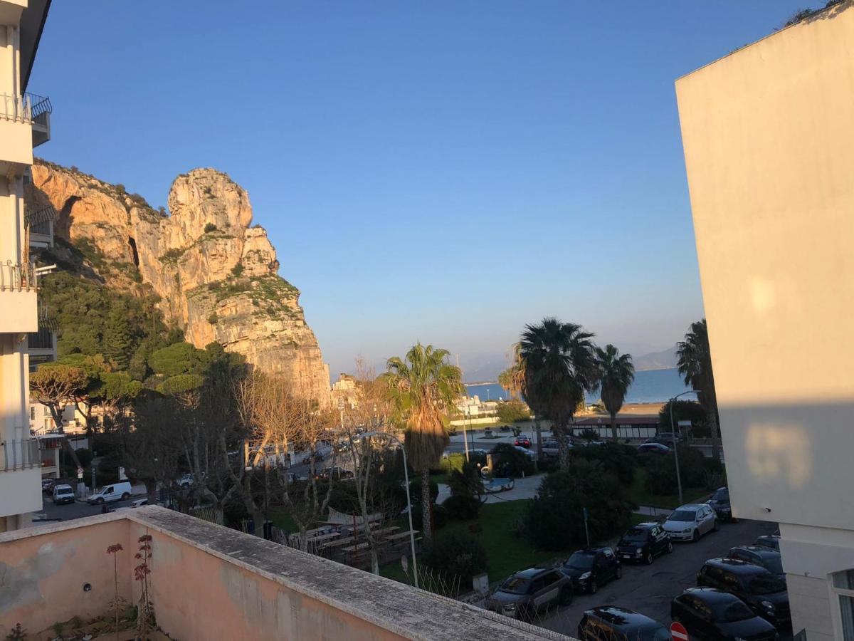 B E B Riviera Di Levante Terracina Dış mekan fotoğraf