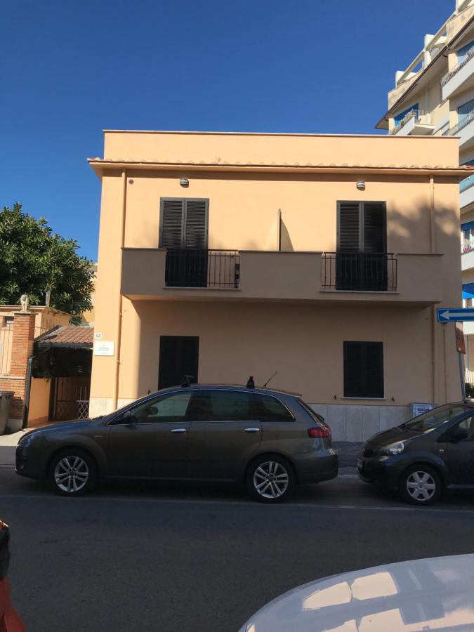 B E B Riviera Di Levante Terracina Dış mekan fotoğraf